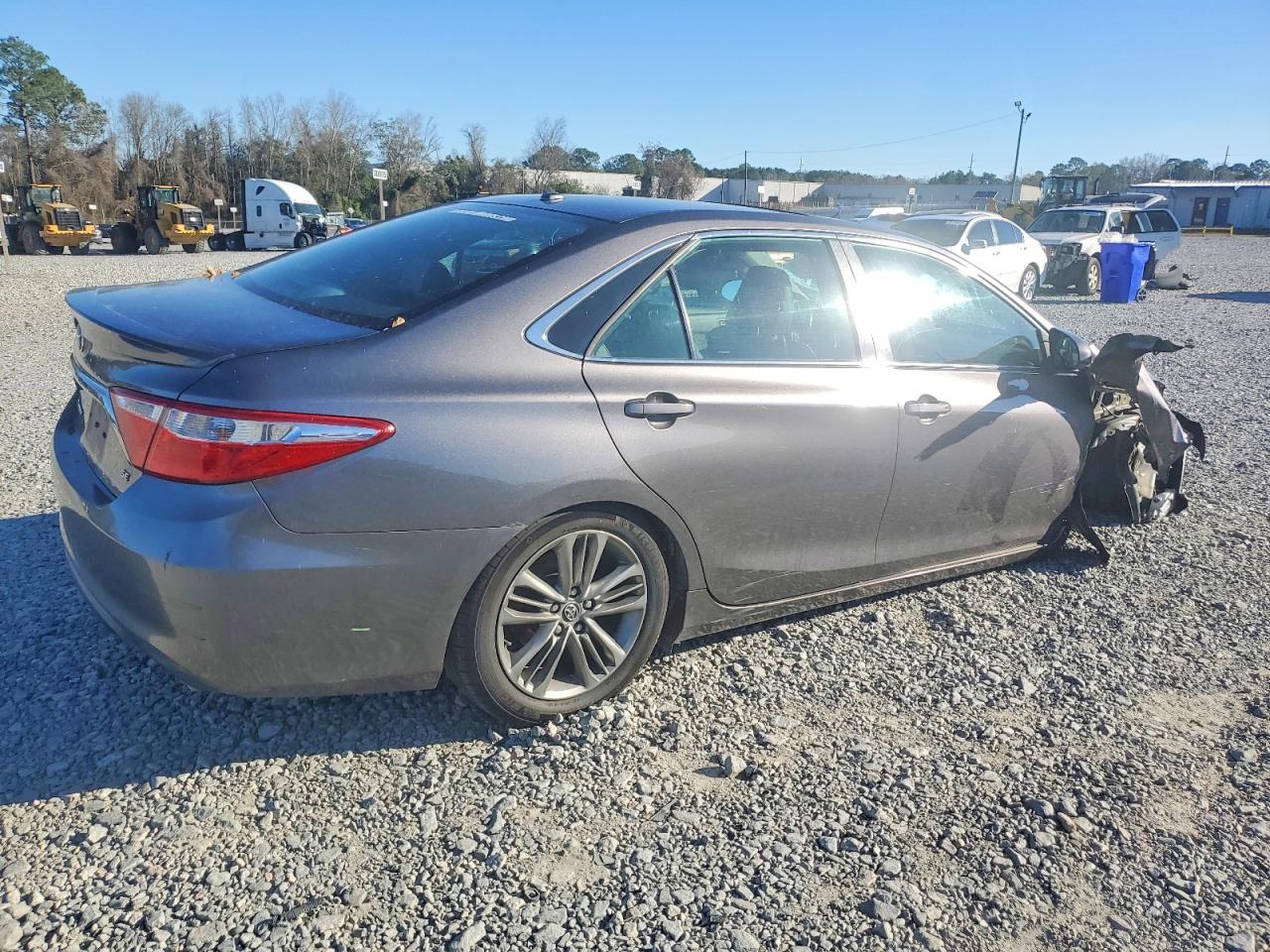 2016 TOYOTA CAMRY LE photo 3