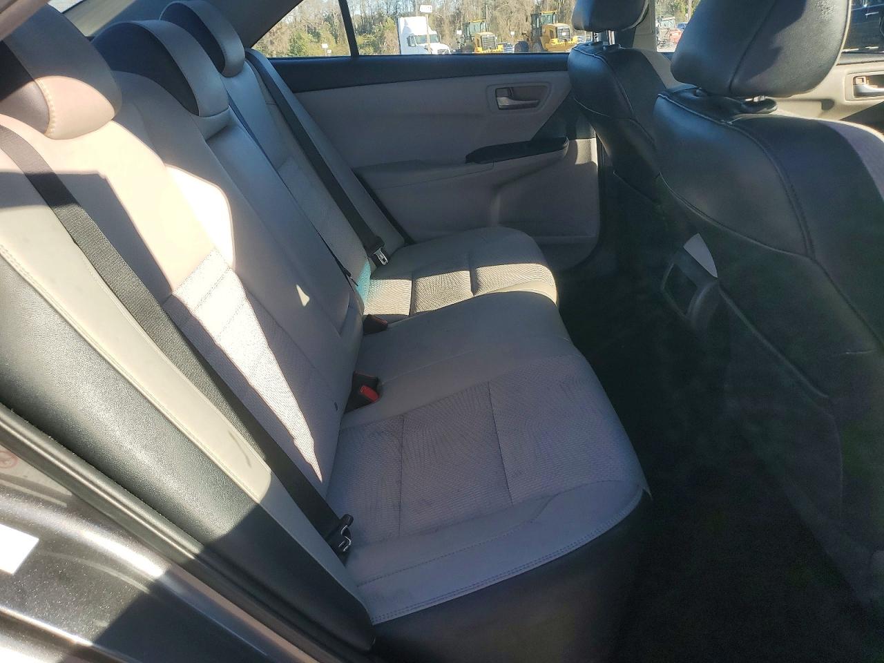 2016 TOYOTA CAMRY LE photo 10