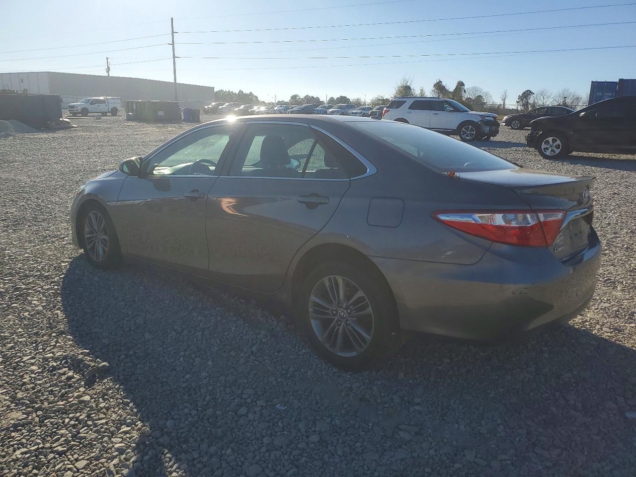 2016 TOYOTA CAMRY LE photo 2