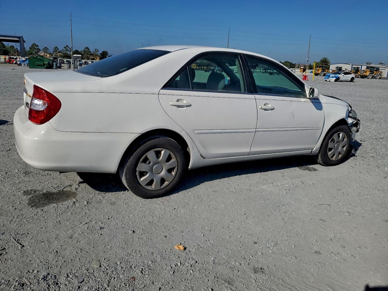 2003 TOYOTA CAMRY LE photo 3