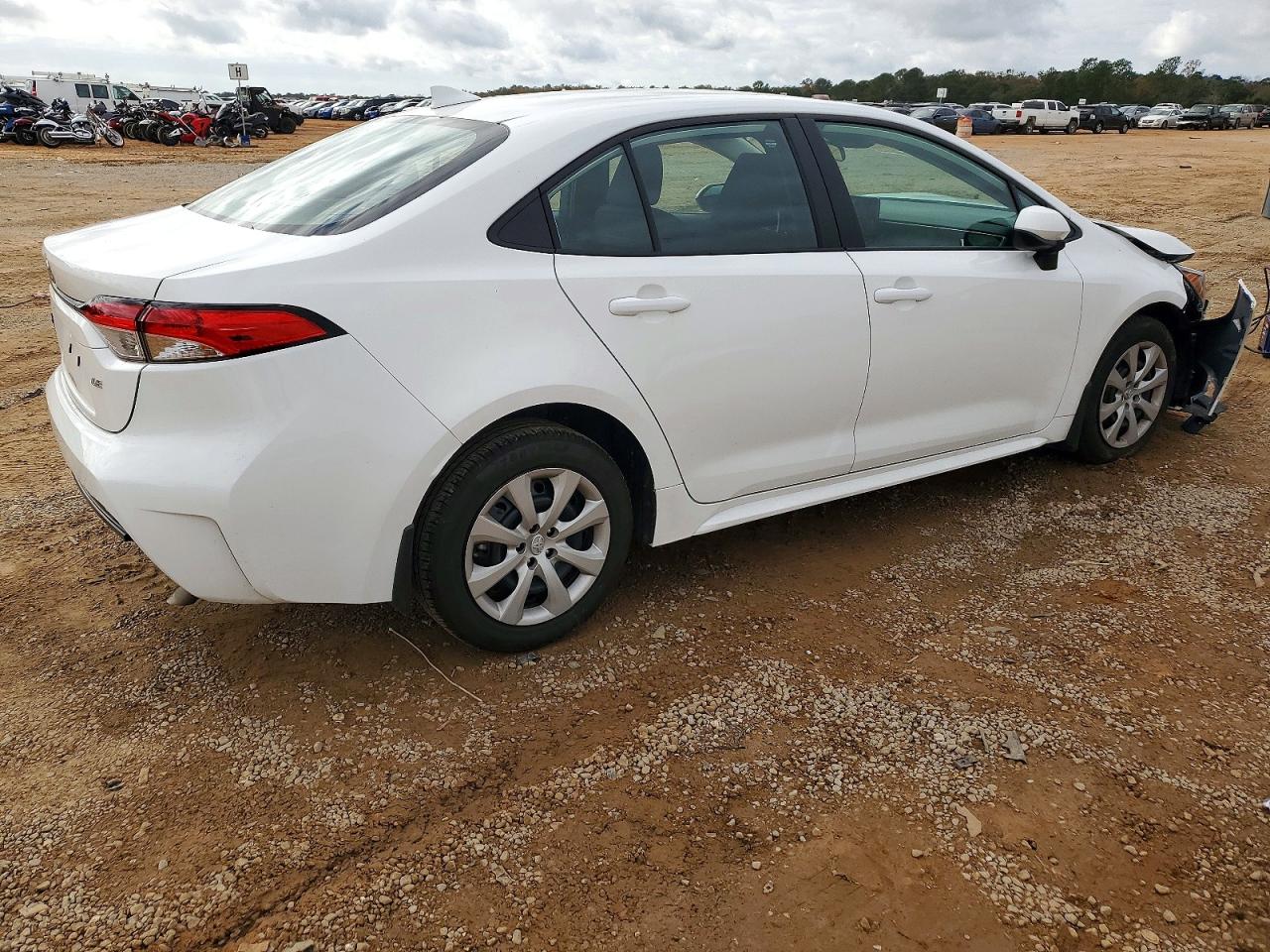 2025 TOYOTA COROLLA LE photo 3