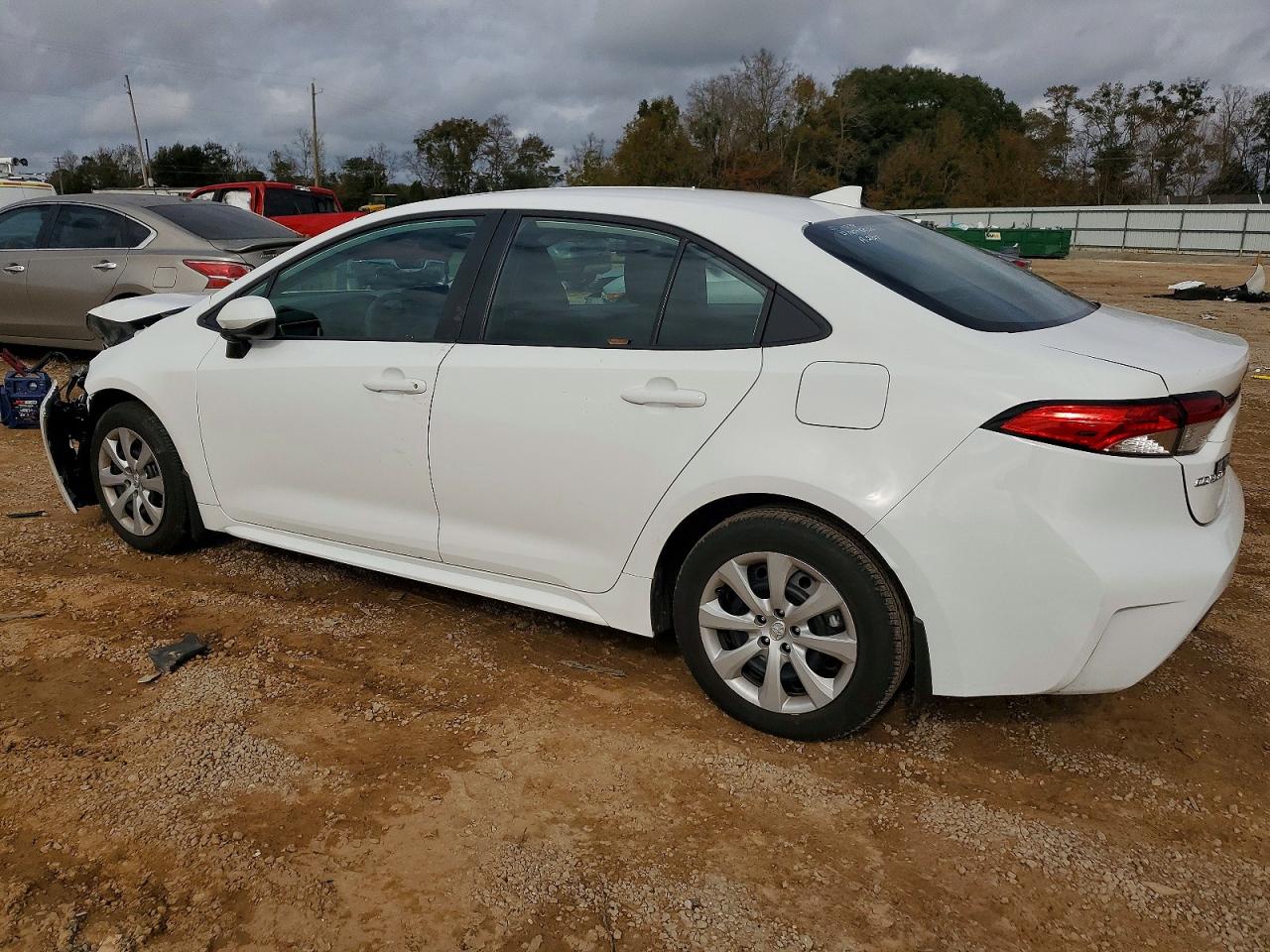 2025 TOYOTA COROLLA LE photo 2