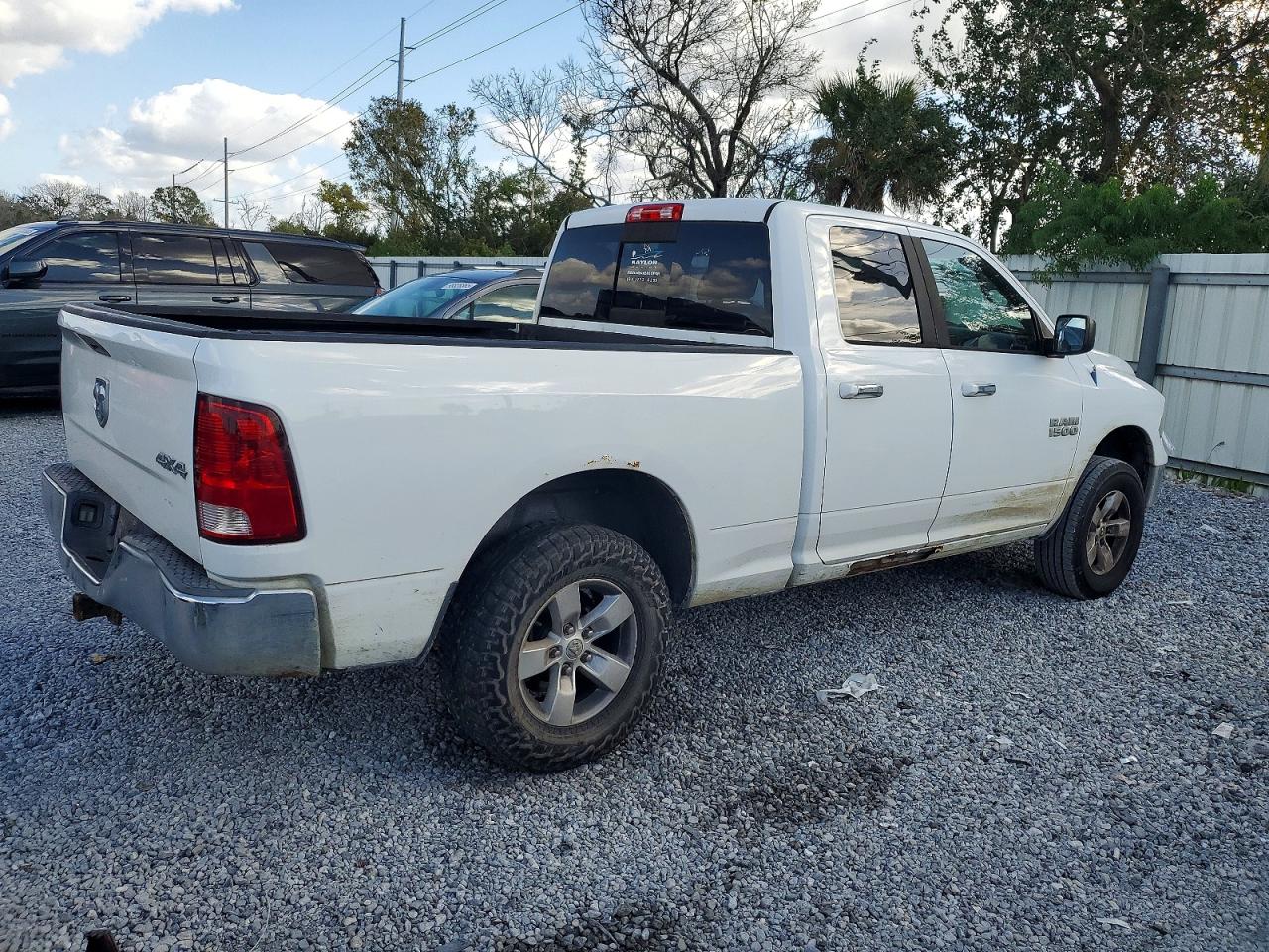 2013 RAM 1500 SLT photo 3