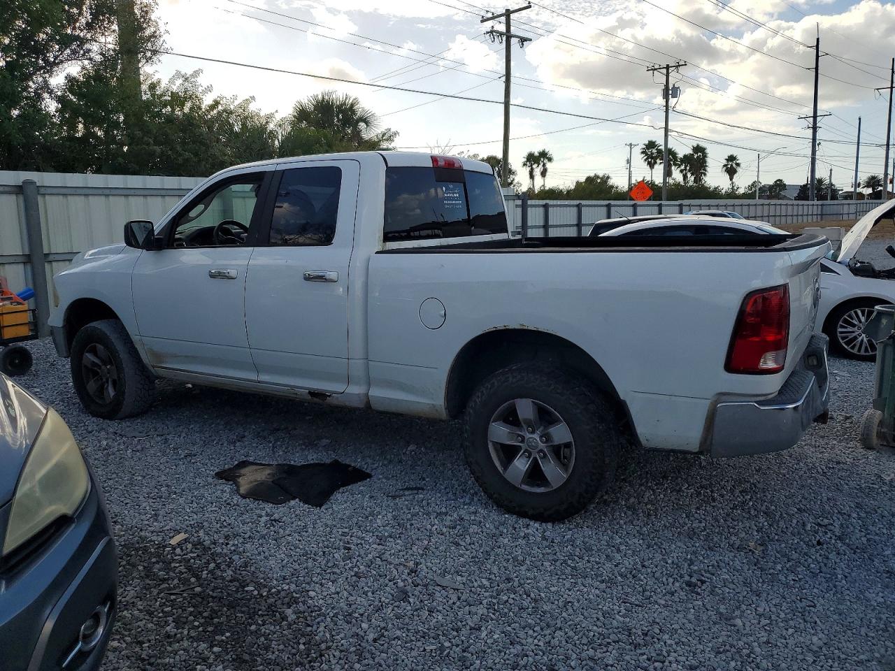 2013 RAM 1500 SLT photo 2