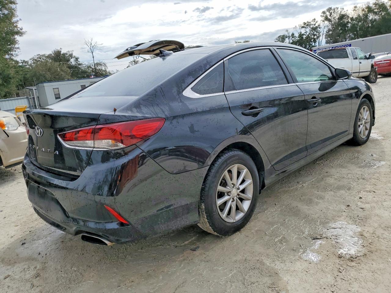 2018 HYUNDAI SONATA SE photo 3