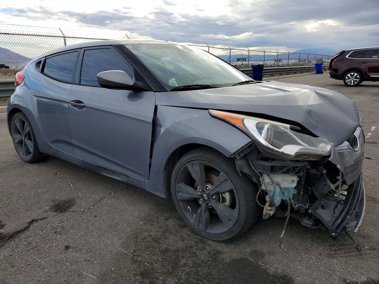 2017 HYUNDAI VELOSTER VALUE EDITION photo 4