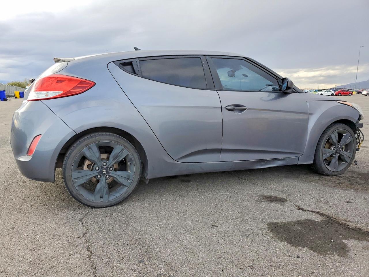 2017 HYUNDAI VELOSTER VALUE EDITION photo 3