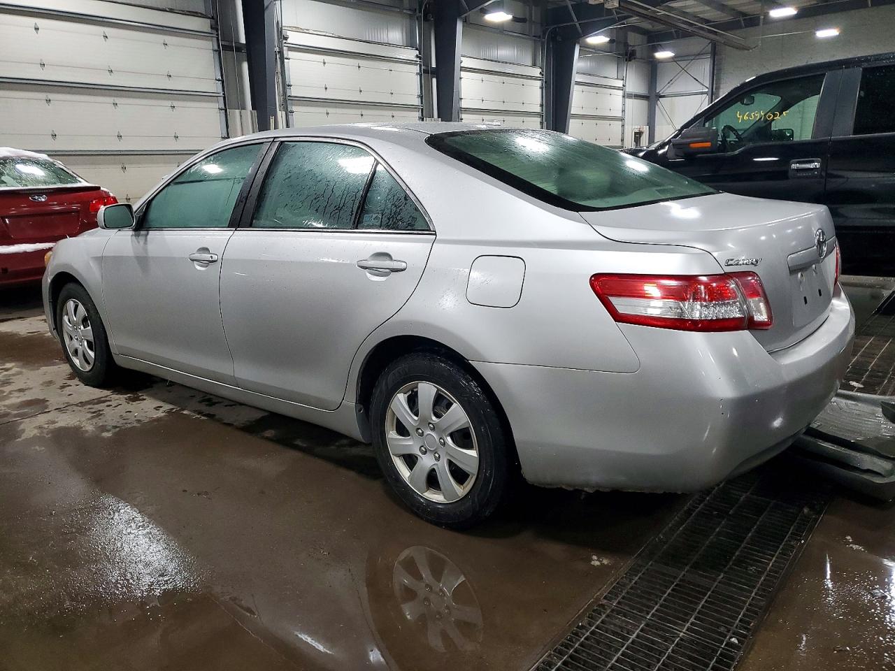 2011 TOYOTA CAMRY BASE photo 2