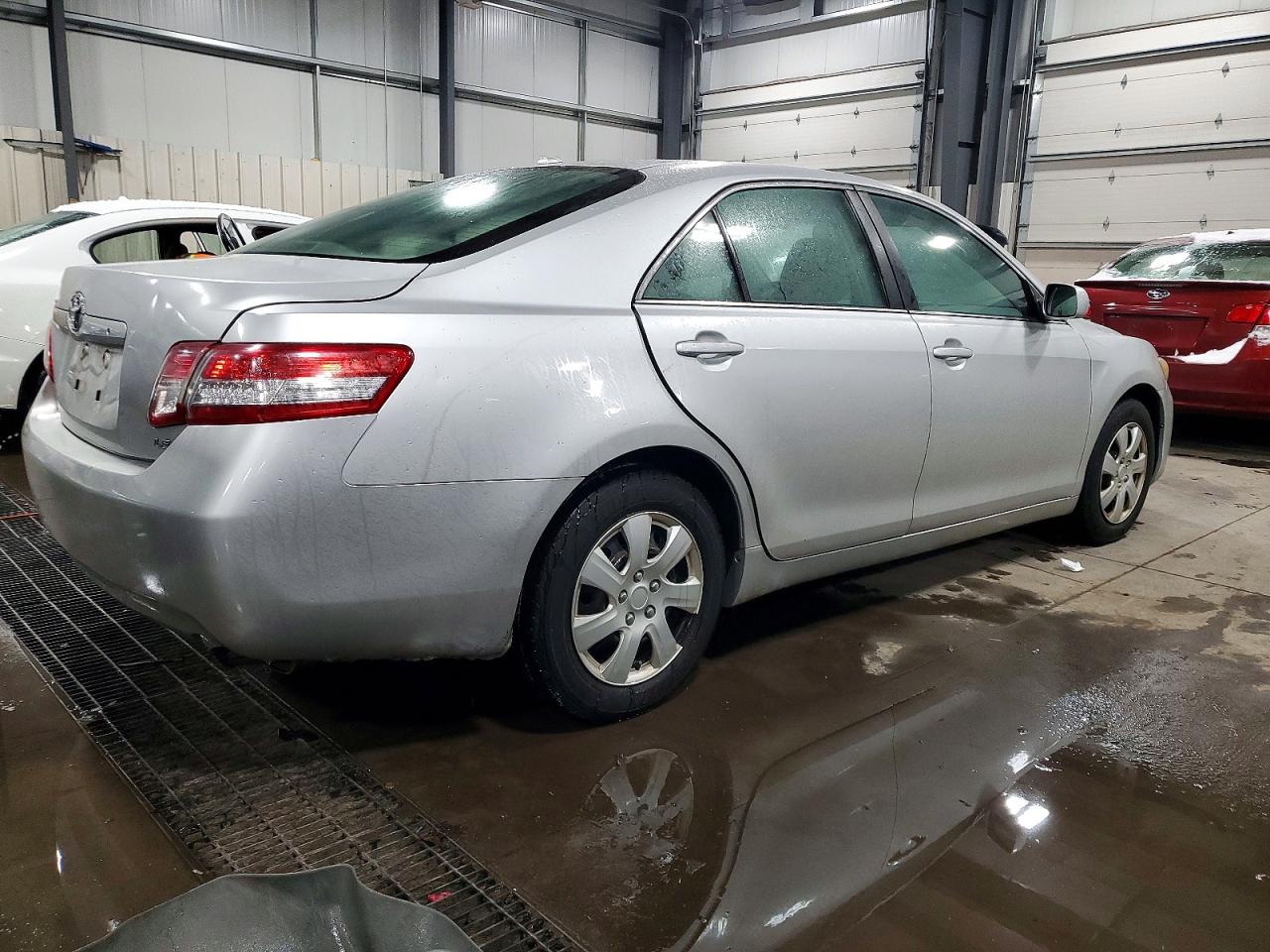 2011 TOYOTA CAMRY BASE photo 3