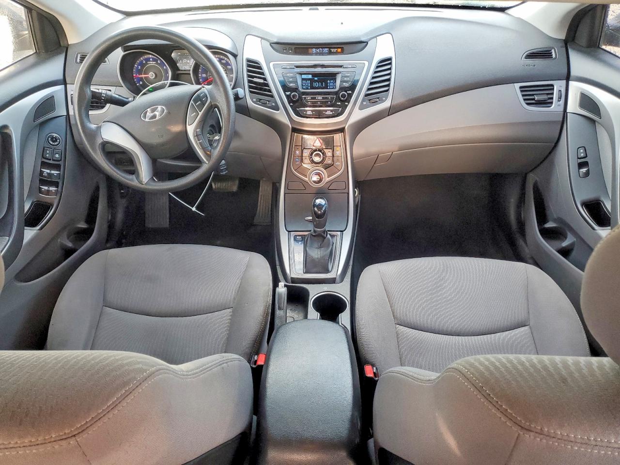 2016 HYUNDAI ELANTRA photo 8