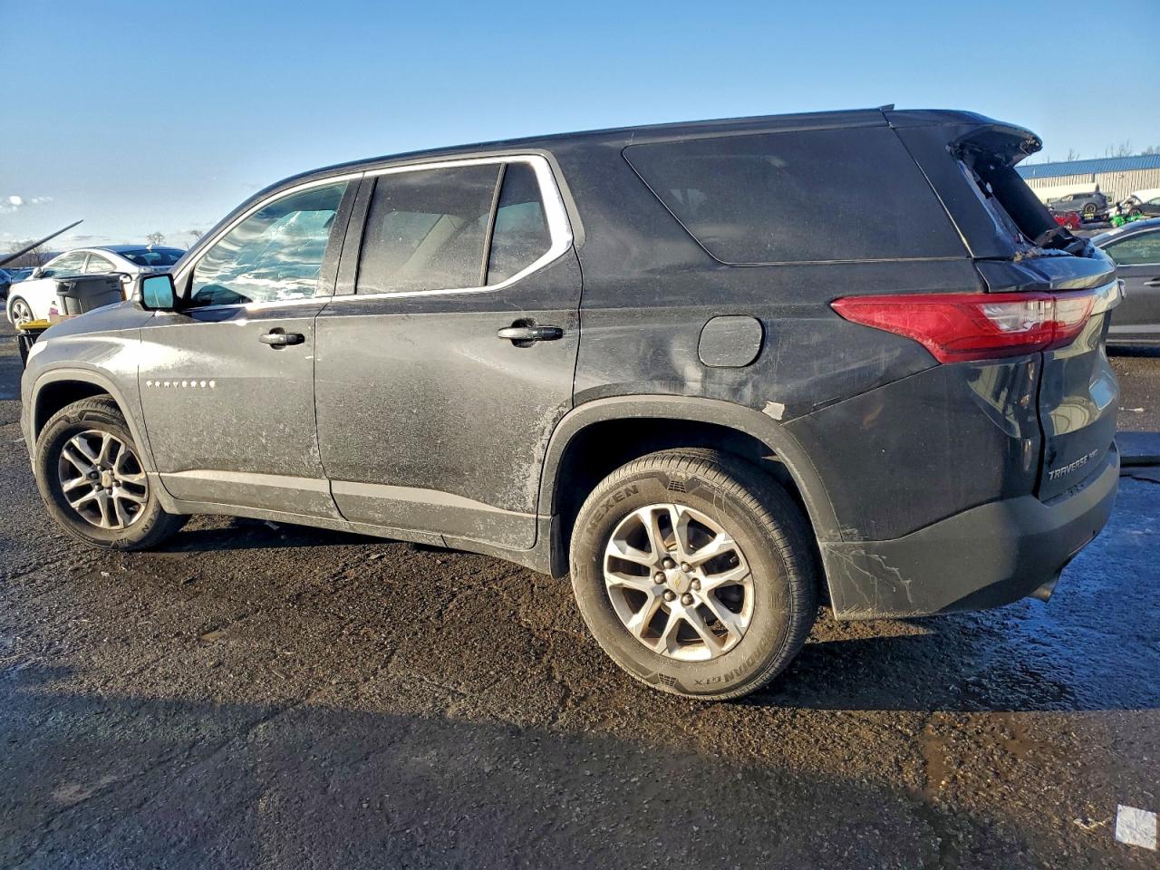 2019 CHEVROLET TRAVERSE LS photo 2