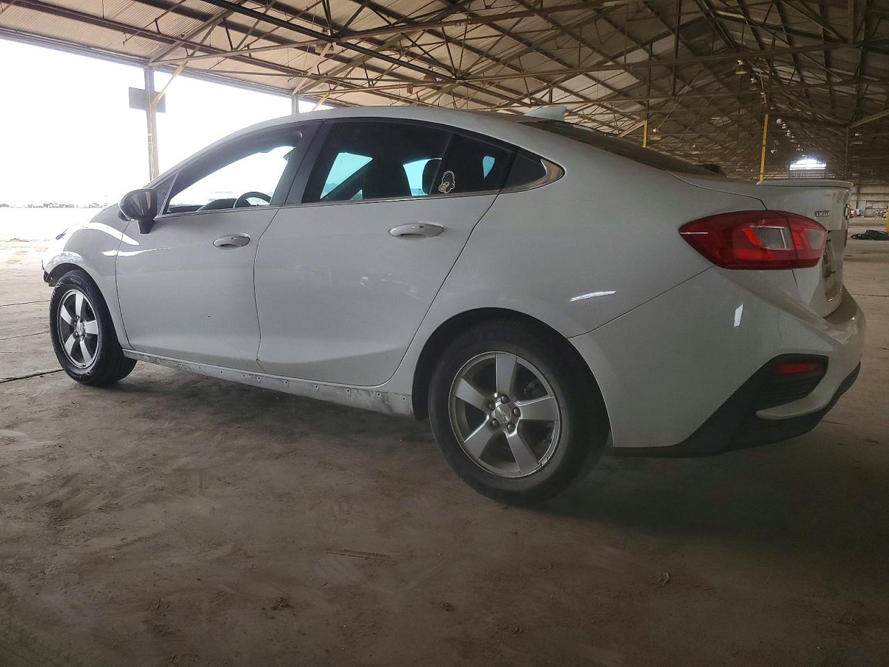 2017 CHEVROLET CRUZE LT photo 2