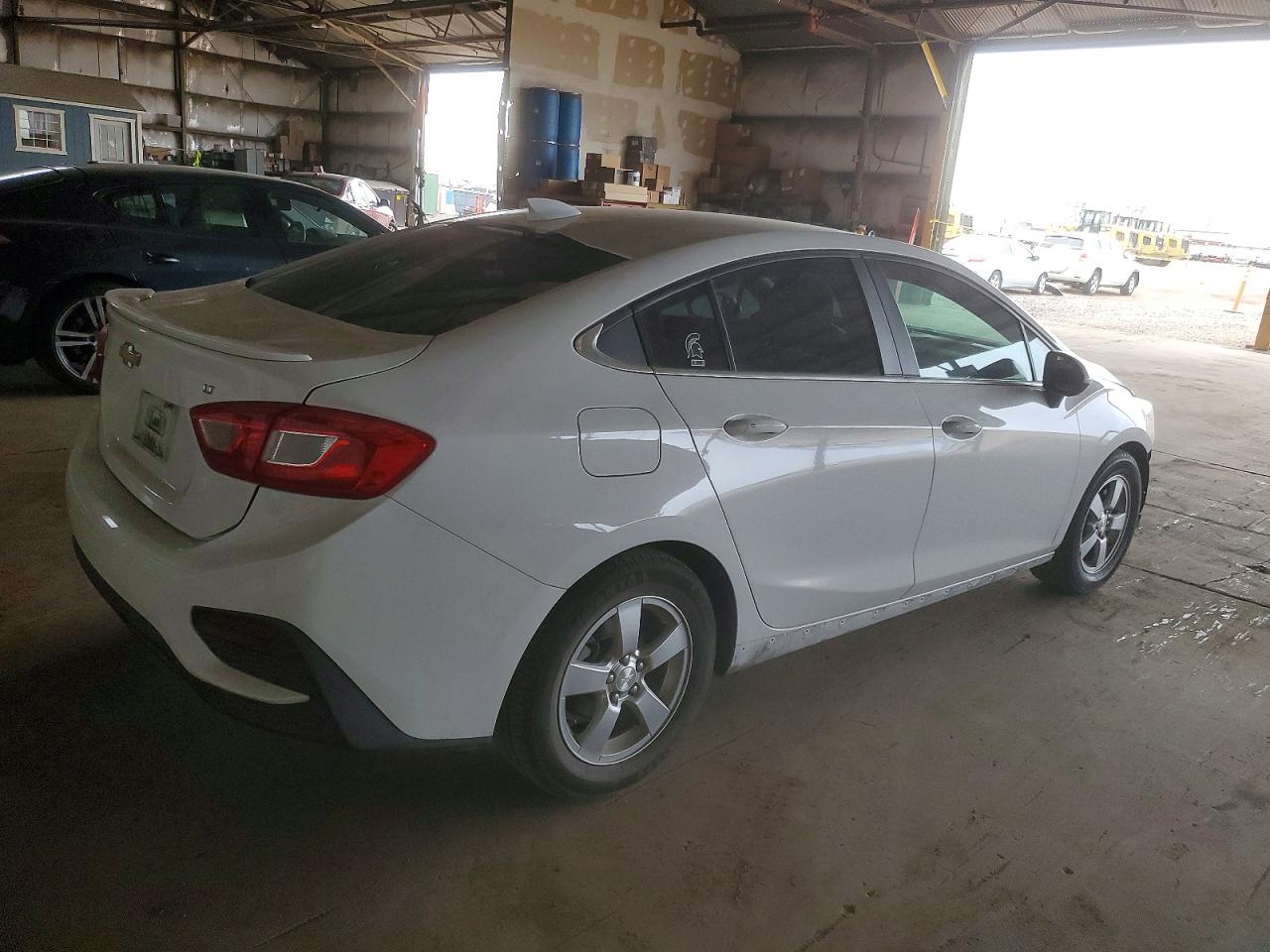 2017 CHEVROLET CRUZE LT photo 3