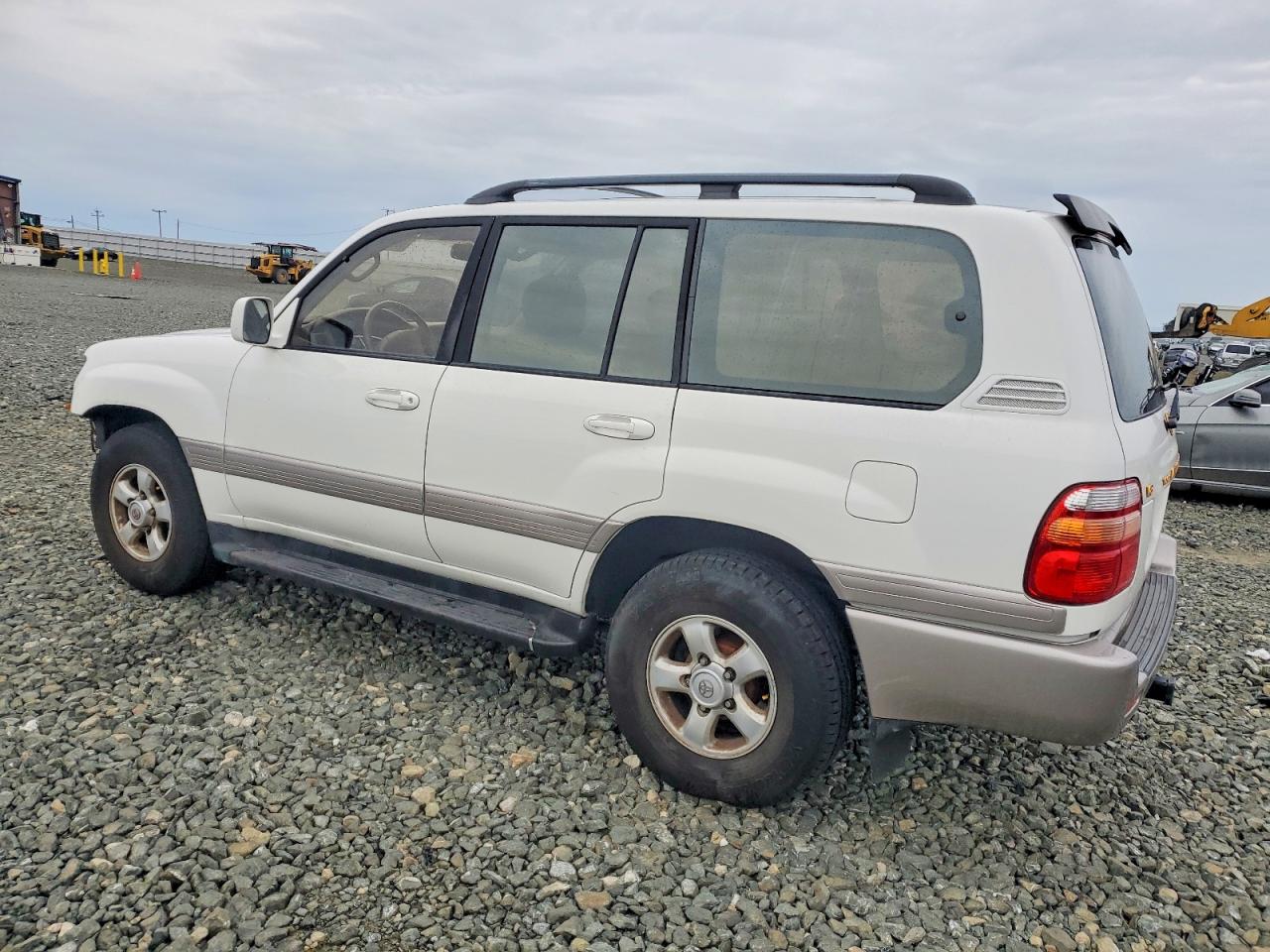 1998 TOYOTA LAND CRUISER photo 2