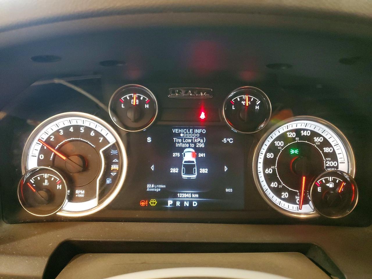 2013 RAM 1500 SLT photo 9