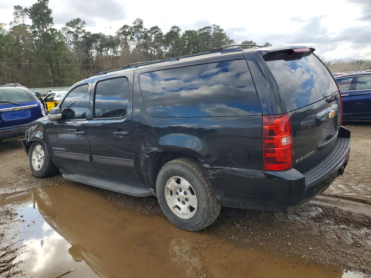 2013 CHEVROLET SUBURBAN C1500 LT photo 2