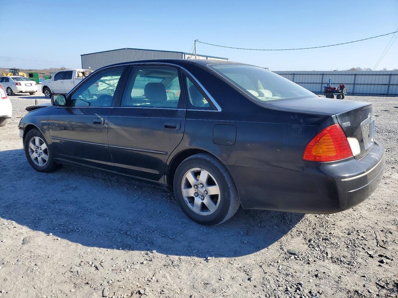 2000 TOYOTA AVALON photo 2