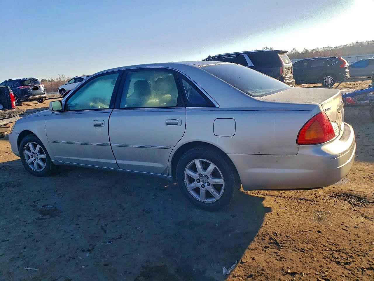 2002 TOYOTA AVALON XL photo 2