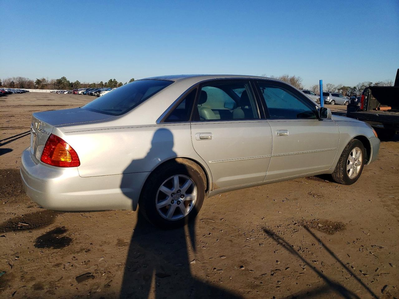 2002 TOYOTA AVALON XL photo 3
