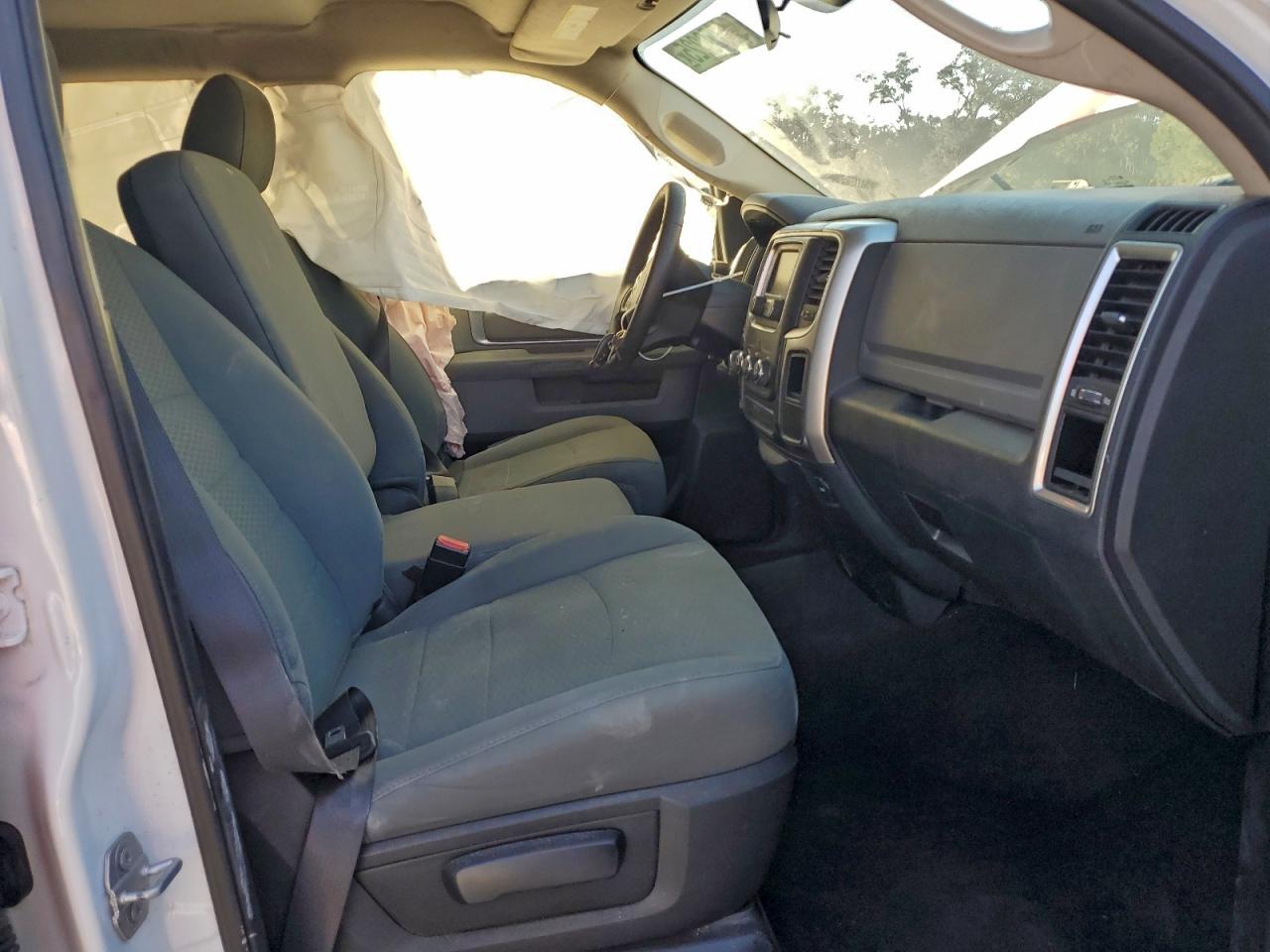 2017 RAM 1500 SLT photo 7