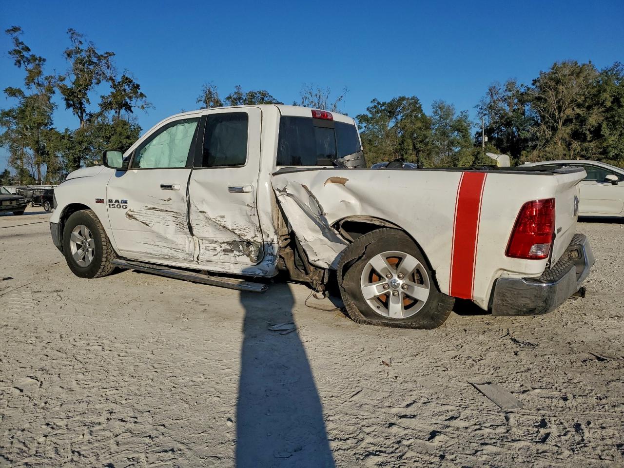 2017 RAM 1500 SLT photo 2