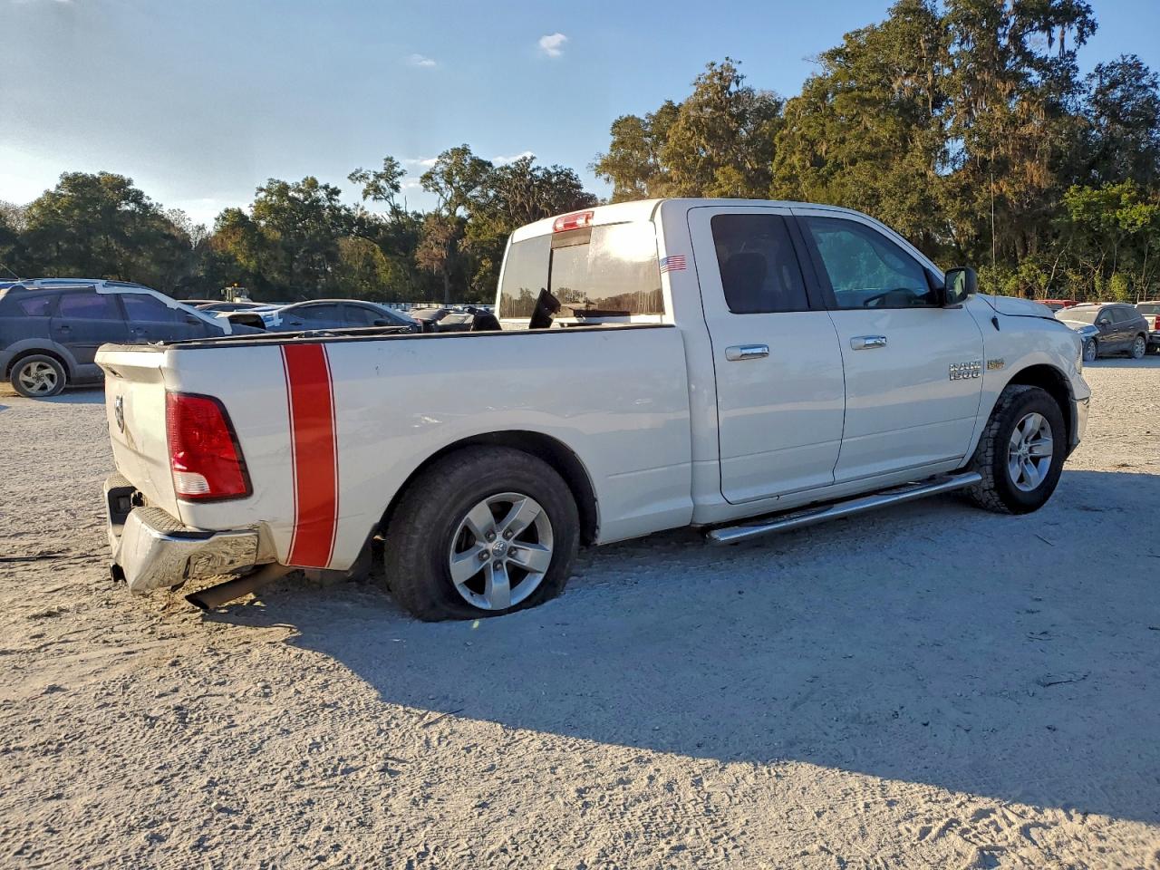 2017 RAM 1500 SLT photo 3