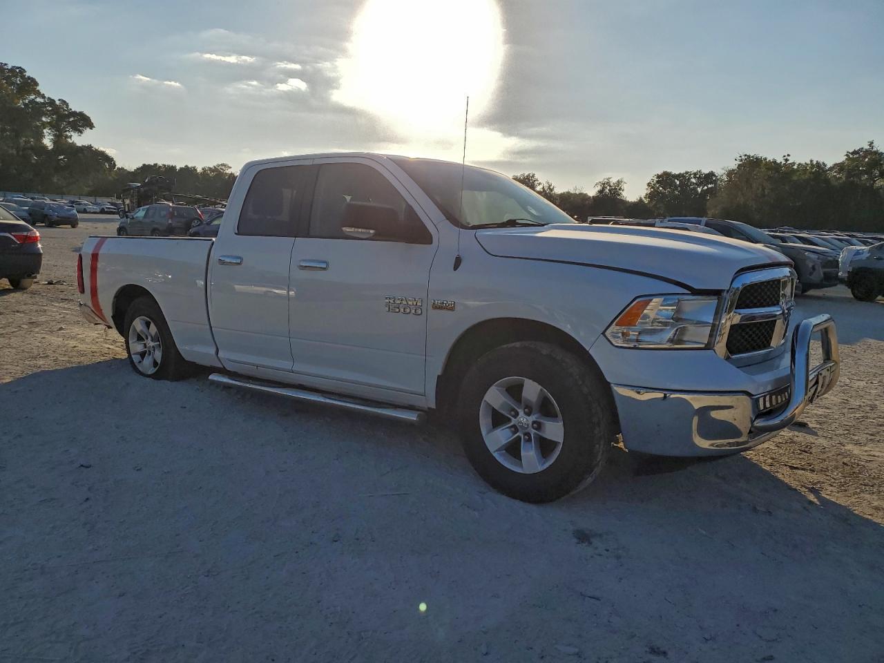 2017 RAM 1500 SLT photo 4