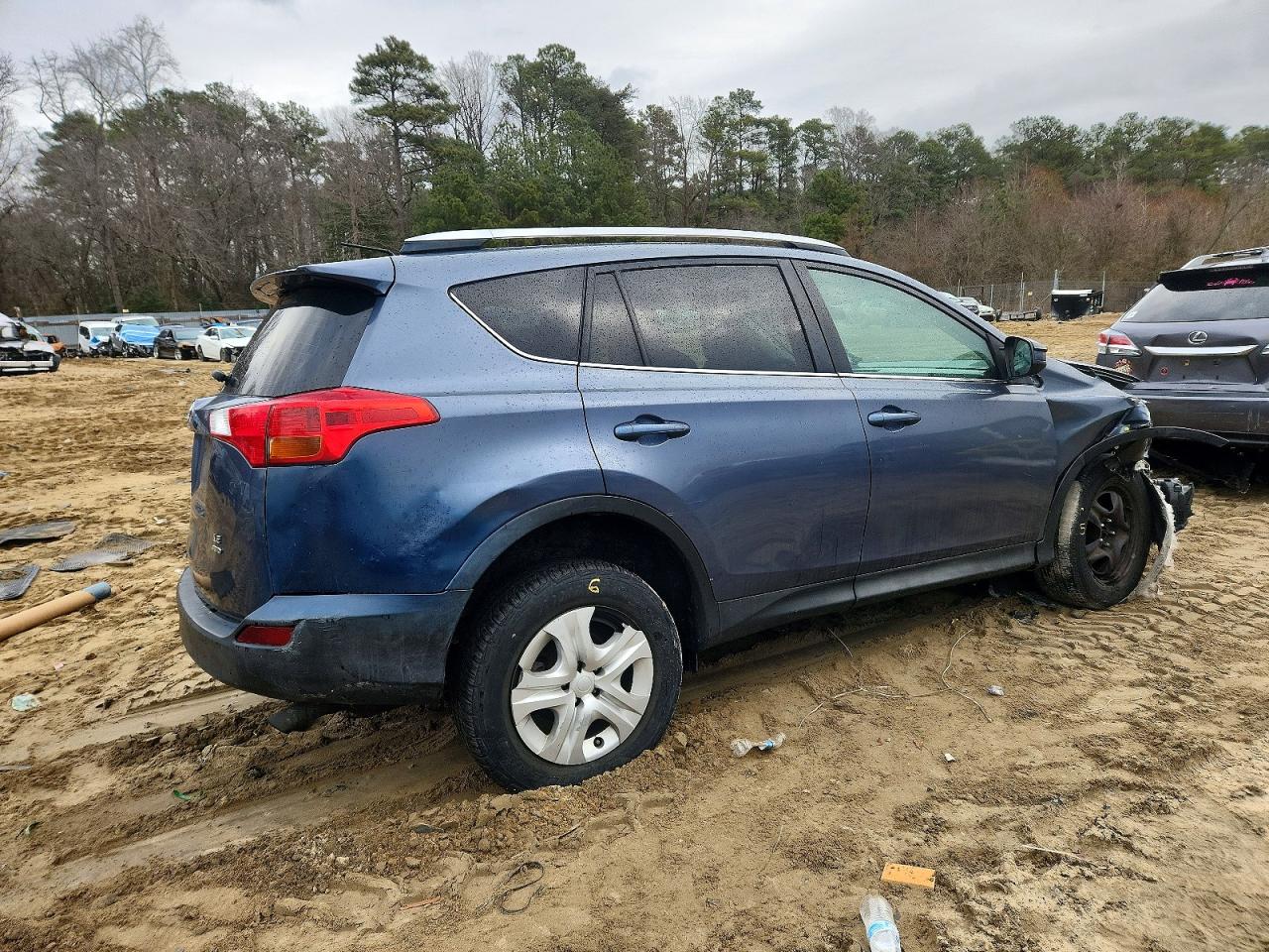 2013 TOYOTA RAV4 LE photo 3