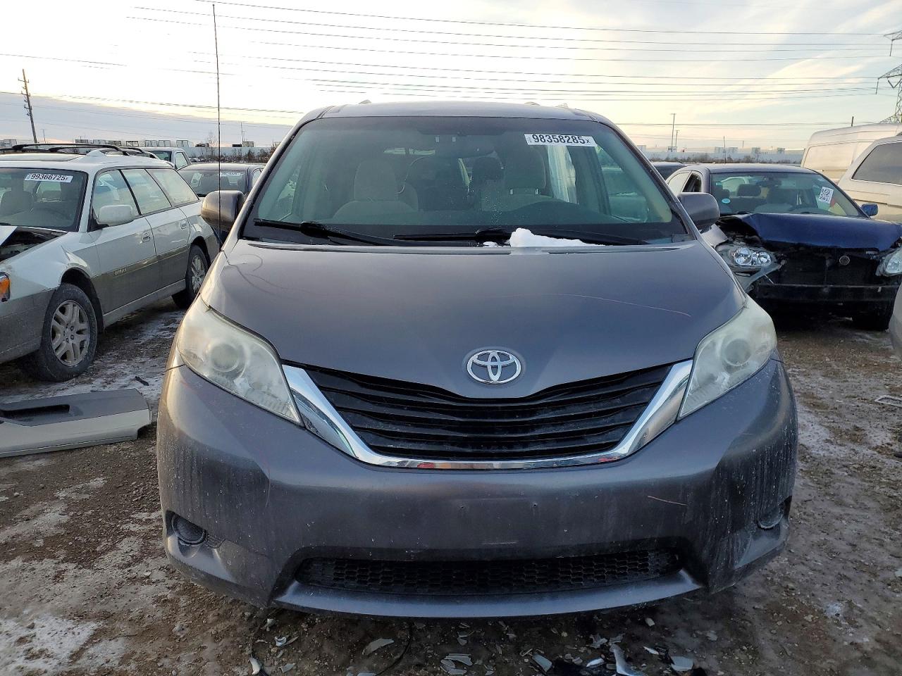 2013 TOYOTA SIENNA LE photo 5