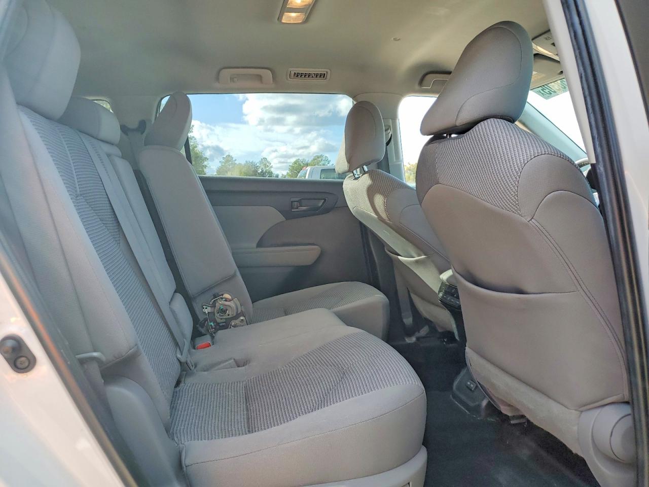 2023 TOYOTA HIGHLANDER HYBRID LE photo 11