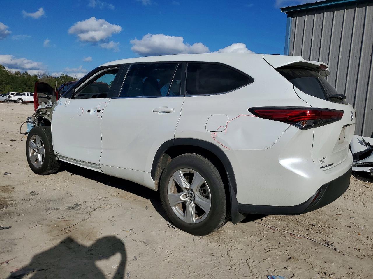 2023 TOYOTA HIGHLANDER HYBRID LE photo 2