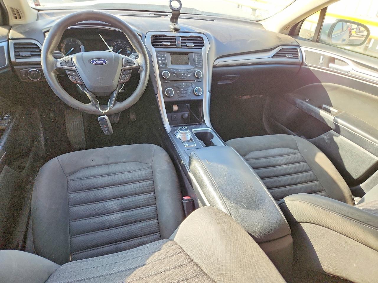 2017 FORD FUSION SE photo 8
