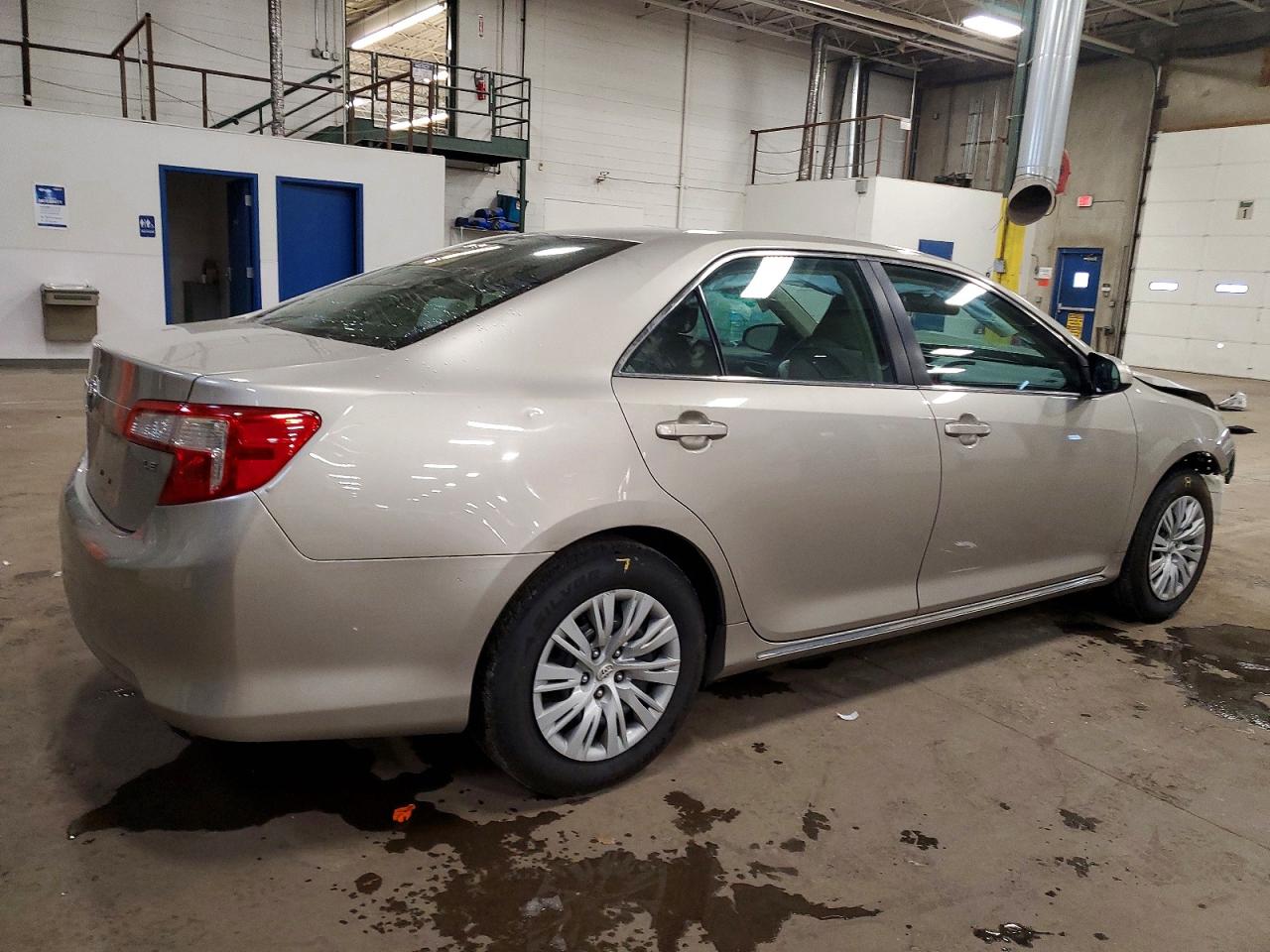 2013 TOYOTA CAMRY L photo 3