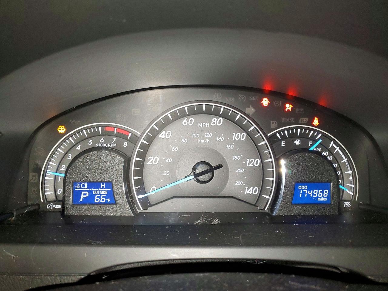 2013 TOYOTA CAMRY L photo 9