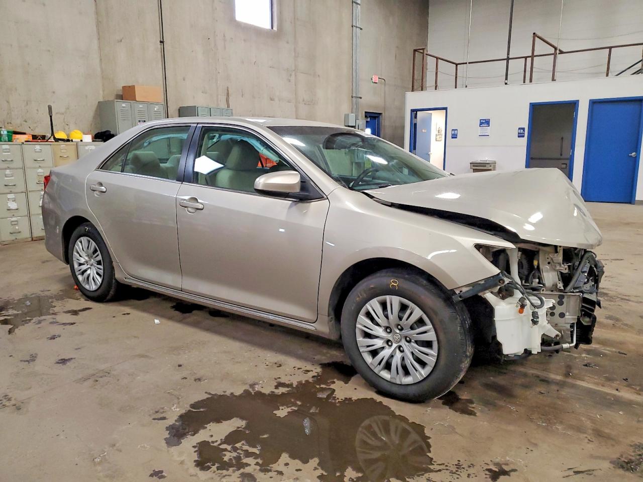 2013 TOYOTA CAMRY L photo 4