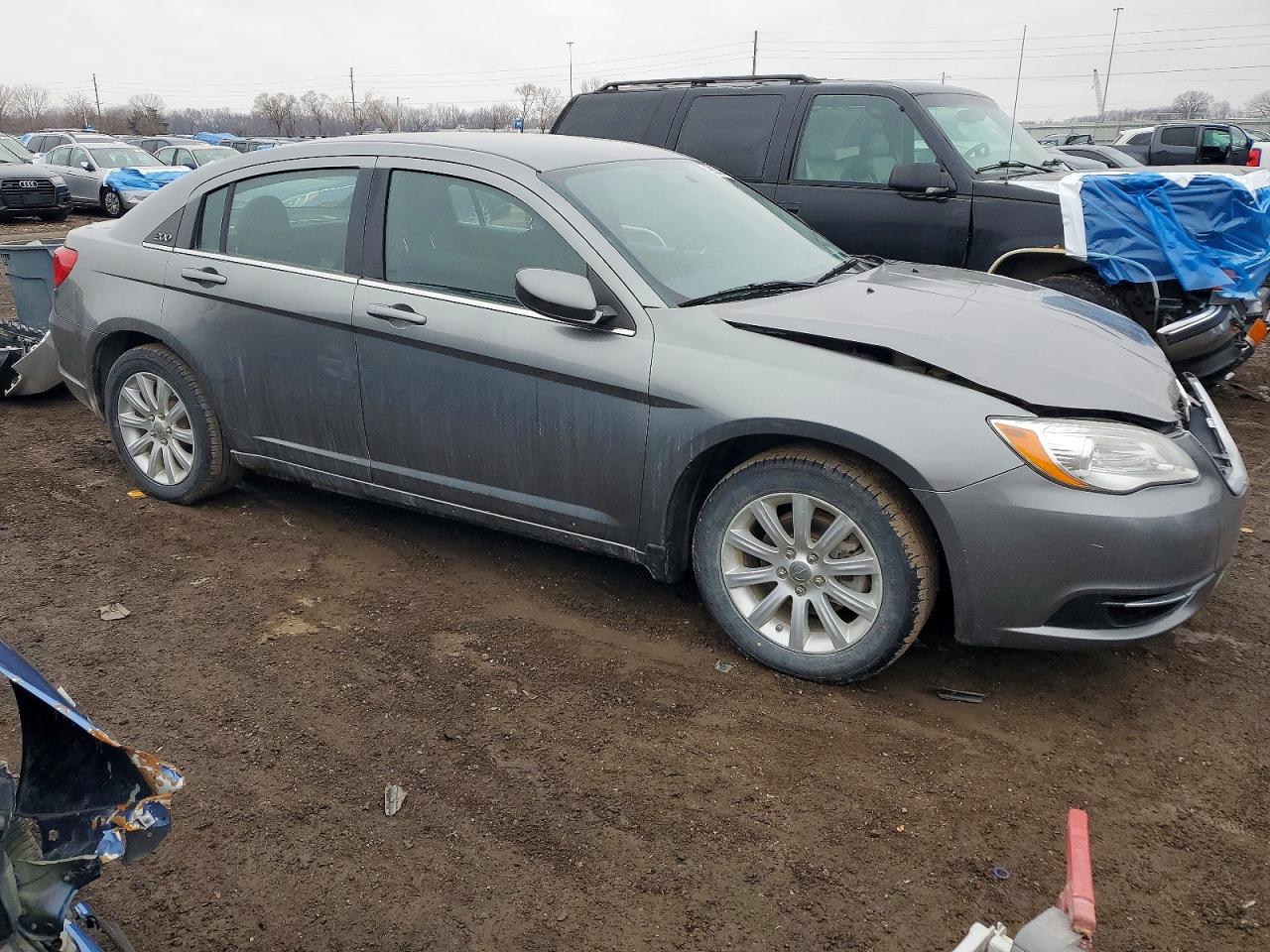 2013 CHRYSLER 200 TOURING photo 4