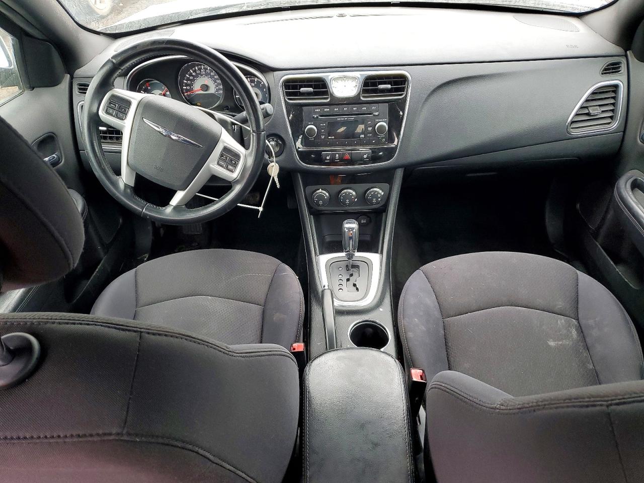 2013 CHRYSLER 200 TOURING photo 8