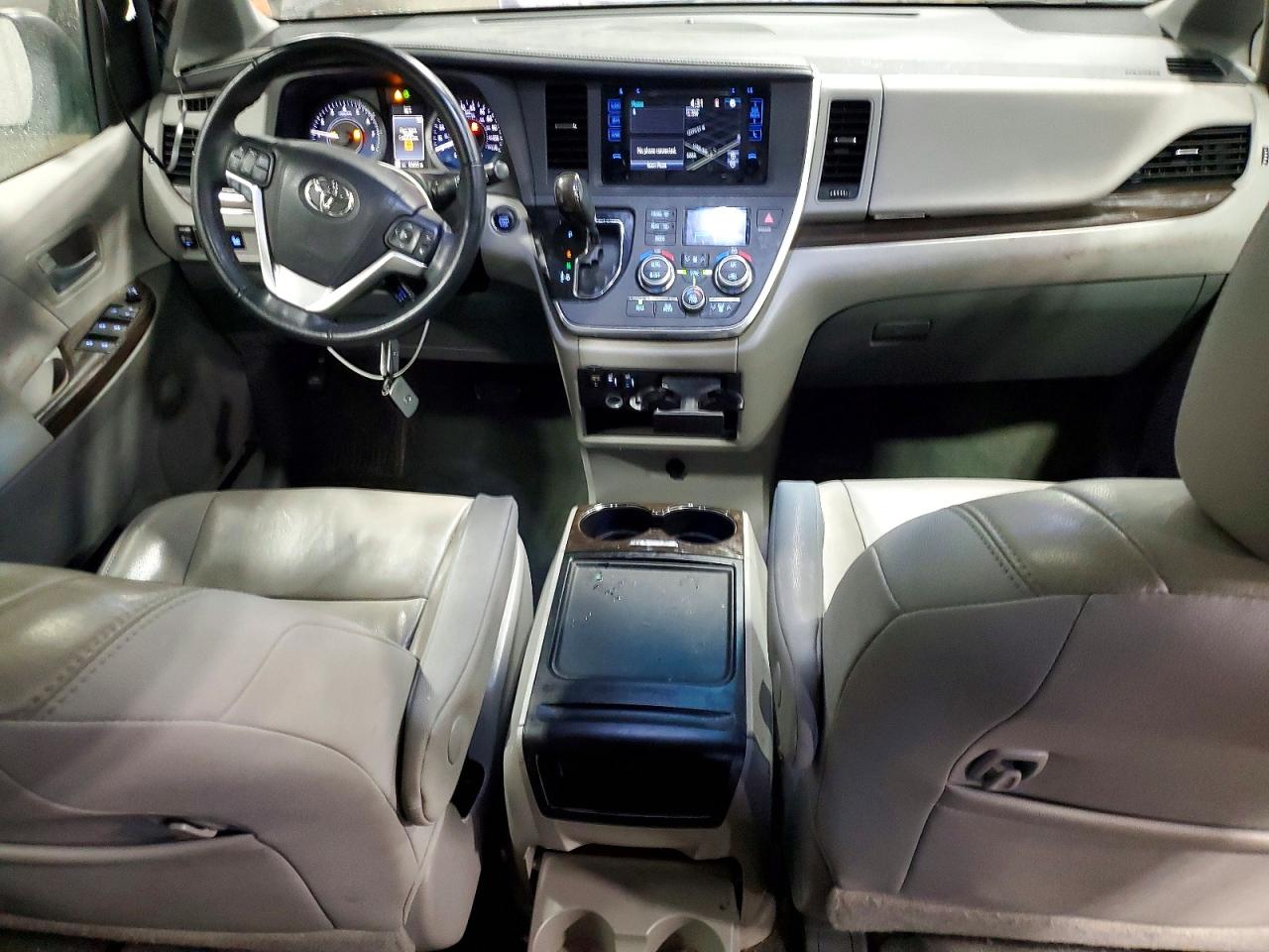 2015 TOYOTA SIENNA XLE photo 8