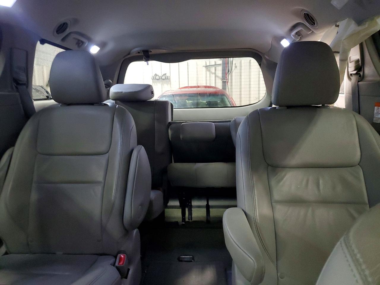 2015 TOYOTA SIENNA XLE photo 10