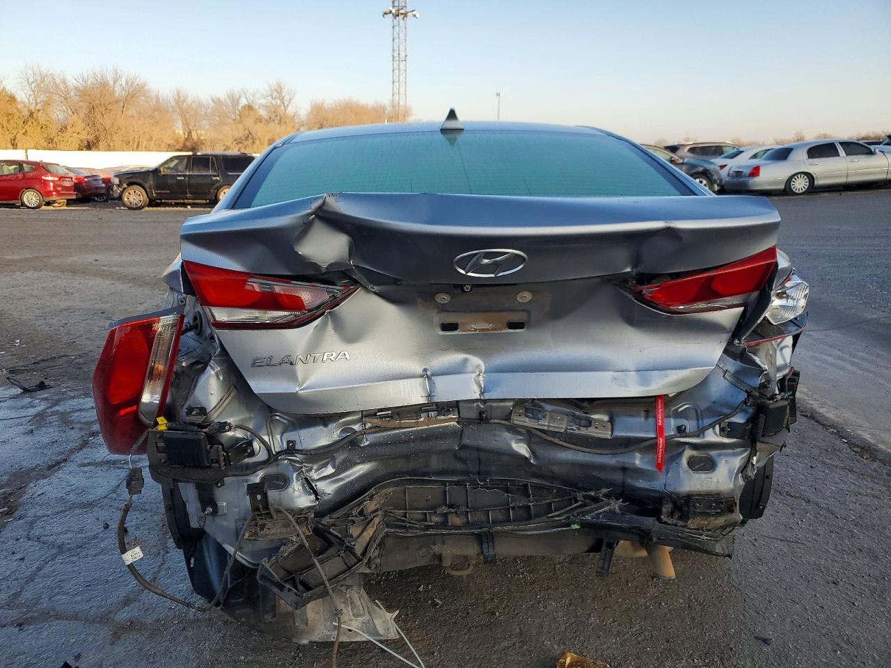 2017 HYUNDAI ELANTRA SE photo 6