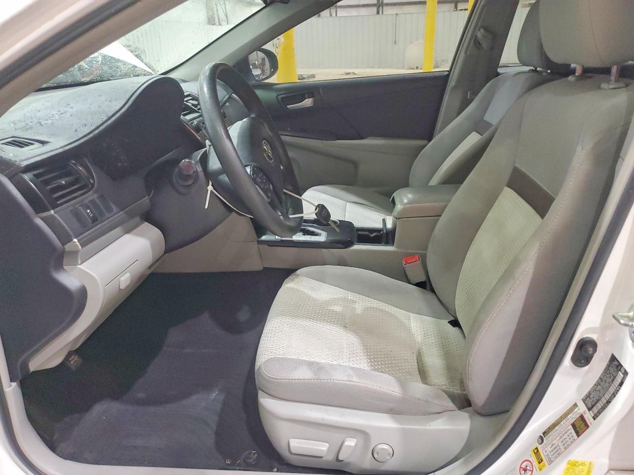 2014 TOYOTA CAMRY L photo 7