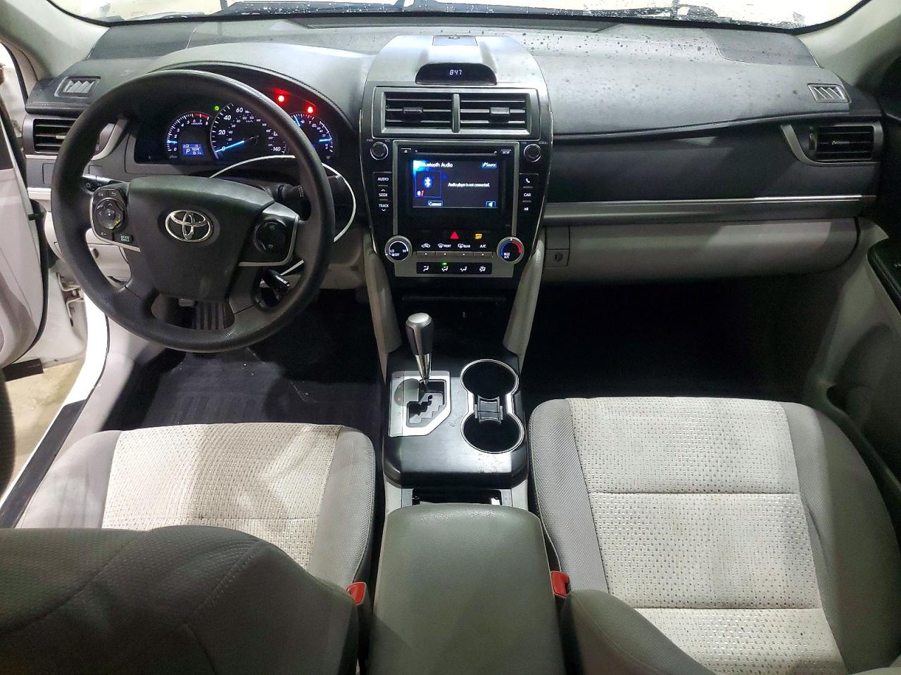 2014 TOYOTA CAMRY L photo 8