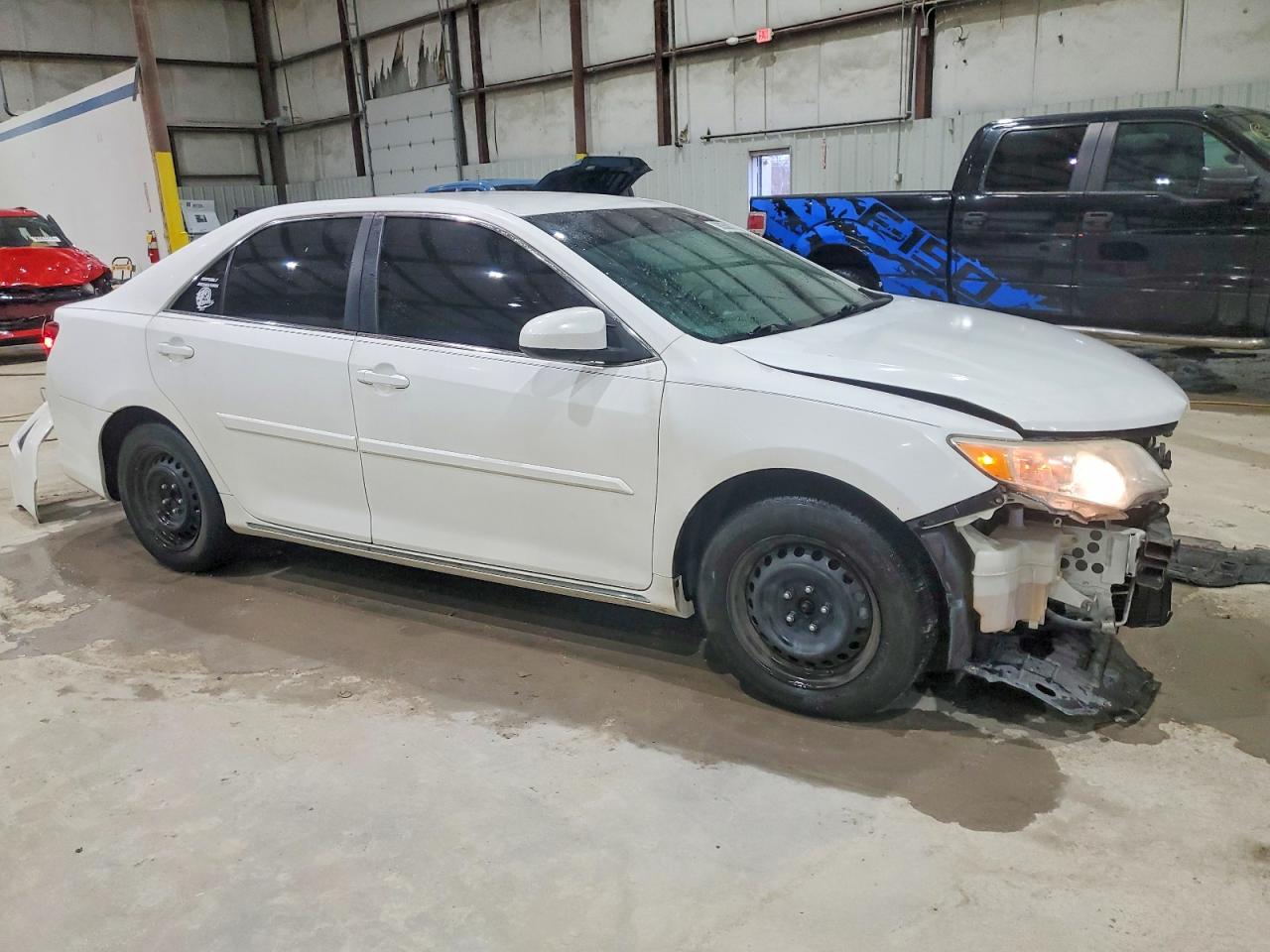 2014 TOYOTA CAMRY L photo 4