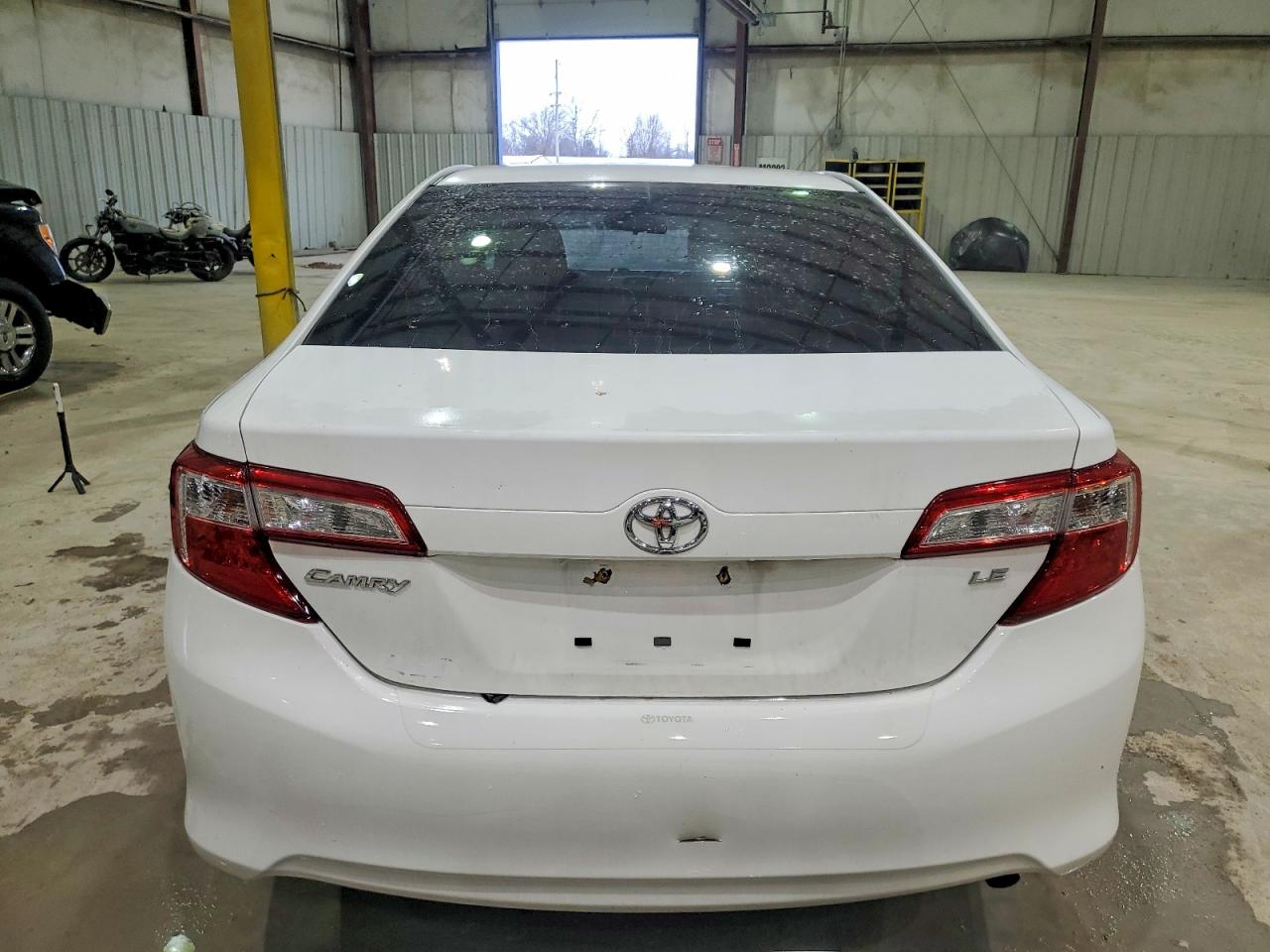 2014 TOYOTA CAMRY L photo 6