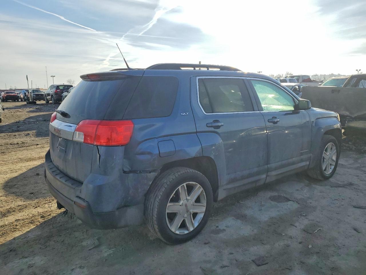 2011 GMC TERRAIN SLT photo 3