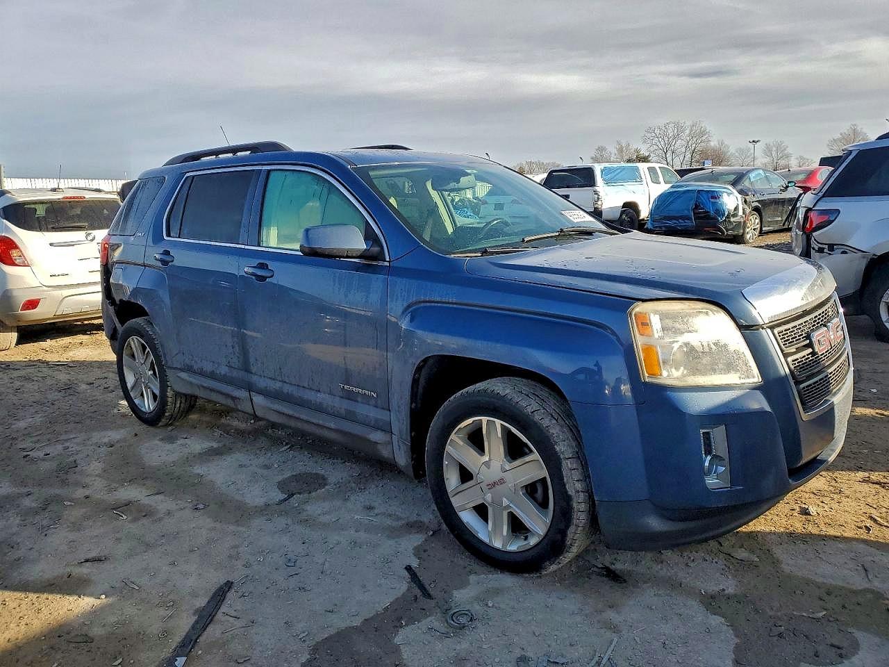 2011 GMC TERRAIN SLT photo 4