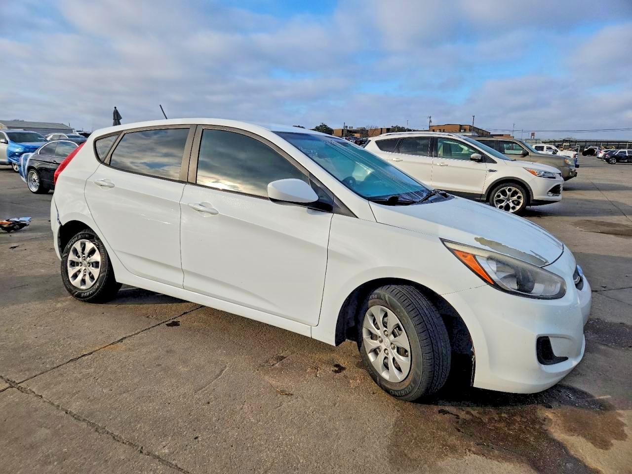 2016 HYUNDAI ACCENT photo 4