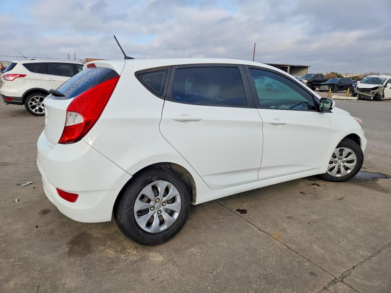 2016 HYUNDAI ACCENT photo 3