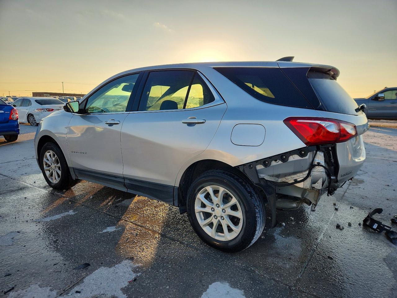 2020 CHEVROLET EQUINOX LT photo 2
