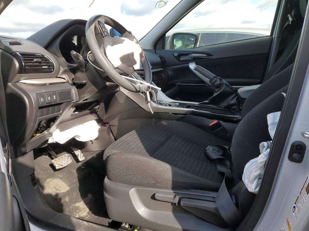 2023 MITSUBISHI ECLIPSE CROSS LE photo 7